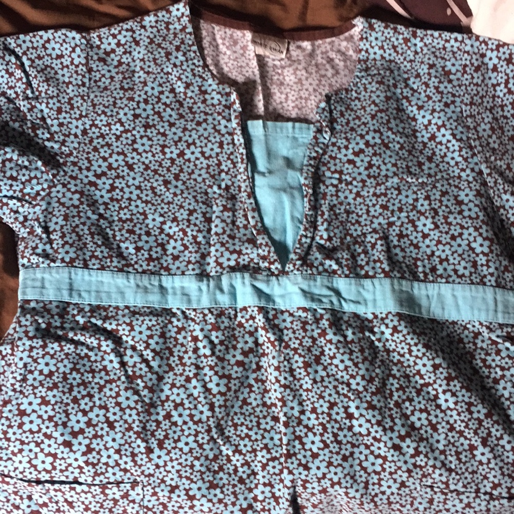 White swan size large scrub top, empire waist